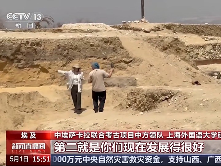 考古发掘现场的记录画面，用于文化遗产保护与考古测绘。