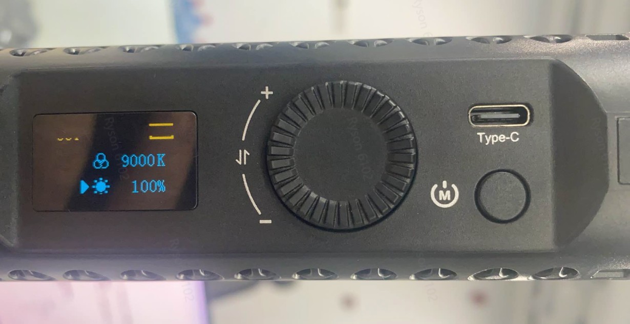 Voorbeeld van het Stick Light-display: CCT-witlichtmodus, kleurtemperatuur 9000 K, helderheid 100%