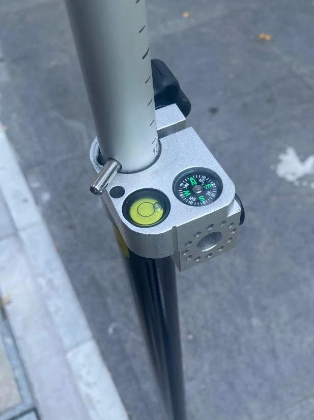 对中杆水准气泡与杆高刻度